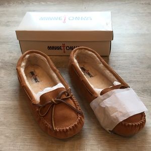 Brand New Minnetonka Women’s Slippers  (11M)